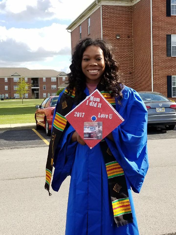 Supo___'s tweet photo. Graduated yesterday π©πΎβπ #EIU17 #EIUAlumni https://t.co/Janv1OJwXo