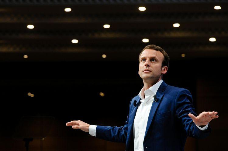libe's tweet image. Le chien de Macron s&apos;appelle Figaro, et autres infos totalement inintéressantes sur le nouveau Président bit.ly/2padfUt