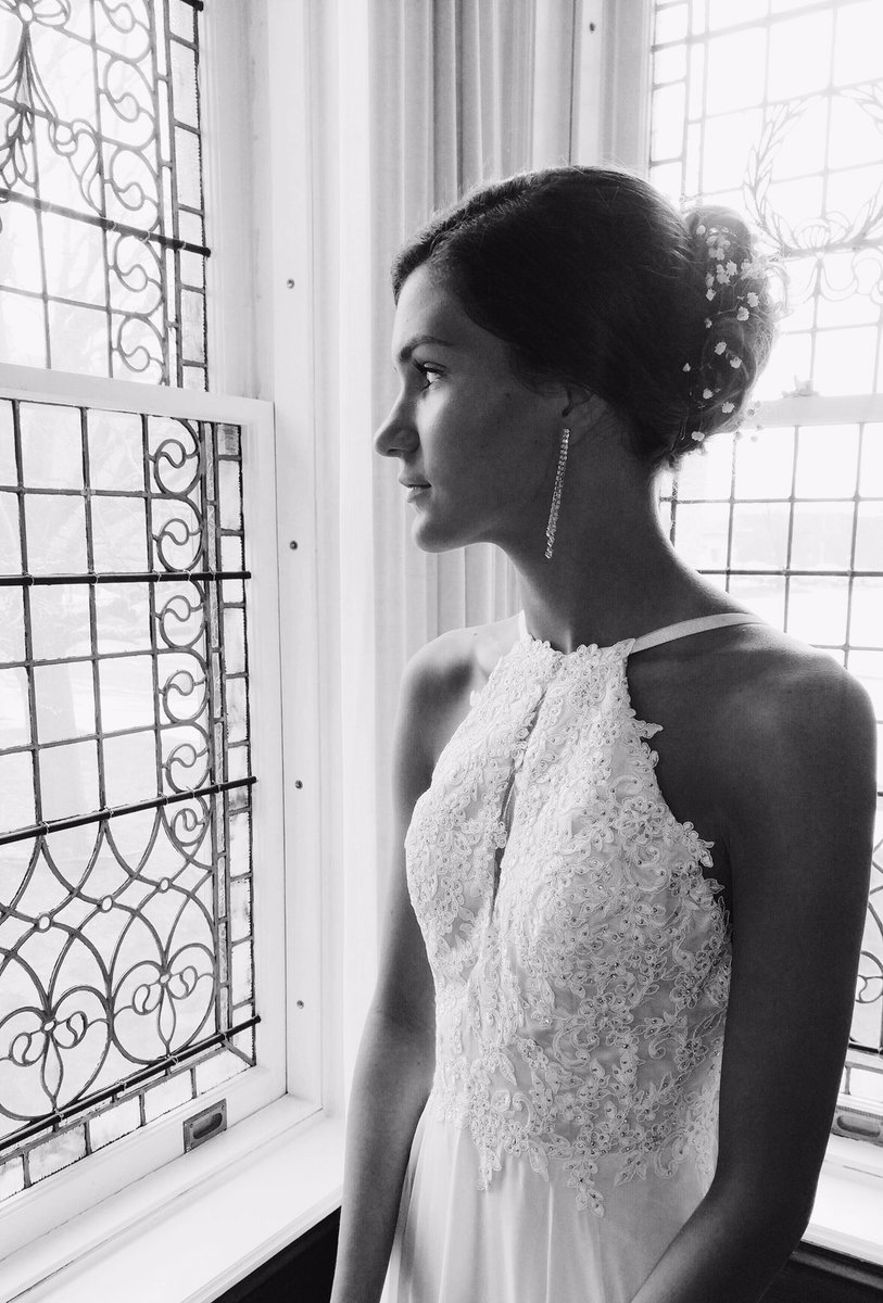 plarockk's tweet photo. idk what I'm doing with my hands but here's my dress https://t.co/snSNcJm7FN