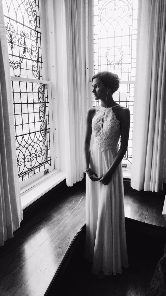 plarockk's tweet photo. idk what I'm doing with my hands but here's my dress https://t.co/snSNcJm7FN