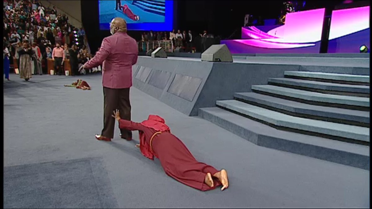 BishopJakes's tweet photo. You can sit there &amp; die, or you can do whatever it takes to get out of your circumstances! Are you all in? #ThePersonalTouch #tphonline https://t.co/fP2OqanuZ7