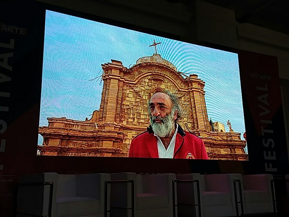FantasiePi's tweet photo. #Hopersoilcunto #alessandrohaber regia di #mimmopaladino in anteprima per #skyartefestival @soc_rep @MignonePaola @chiarariii https://t.co/bFfcpz69Nv