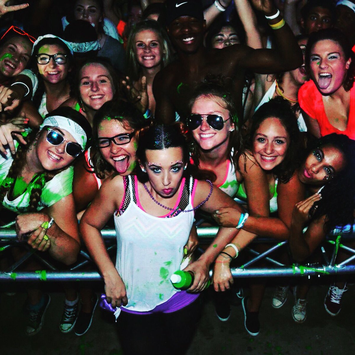 GlowPaintGirl tweet media