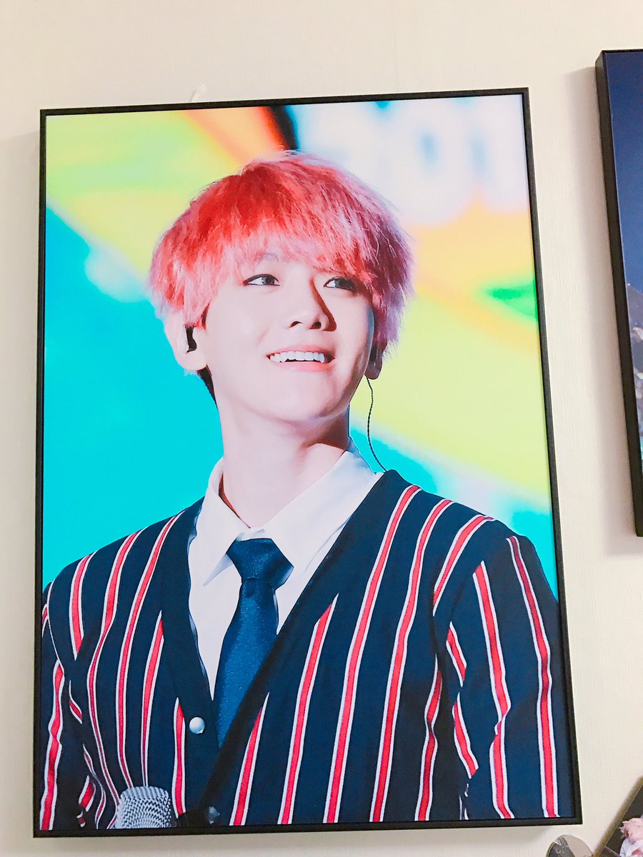 ksy_9493_'s tweet photo. 현장수령으로 산 액자 집에 안전하게 걸어두었습니다💕💕액자와 함께 주신 쇼핑백(?)같은 가방이 넘 좋아서 안전하게 집으로 가져왔씁니다! 감사합니답(੭♡ڡ♡)੭‧º·˚
그럼 이틀동안 수고 하셨씁니답😘😘
#spring_for_you @kyoongmaz56 https://t.co/eaV6pfBzHW