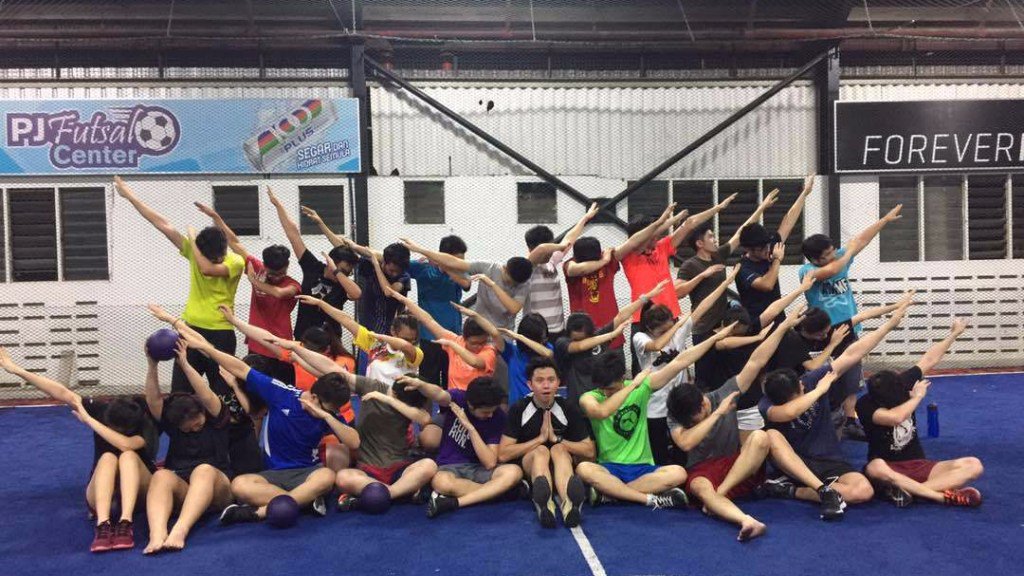 zeckrombryan's tweet photo. #dodgeball #experience #vbest #team #writing #malaysia #tired #fun #work #not #dodge⦠https://t.co/8Vrnef5uVo https://t.co/zbQZFo9dmX