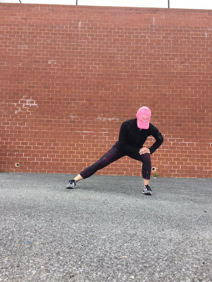 adventuresofak's tweet photo. Crushed today's 200m track sprints! And beat the rain and didn't throw up my avocado toast 👊🏼💪🏼 cc: @JillFit #FastPhysique #sundayfunday https://t.co/i0eiOUFz3U