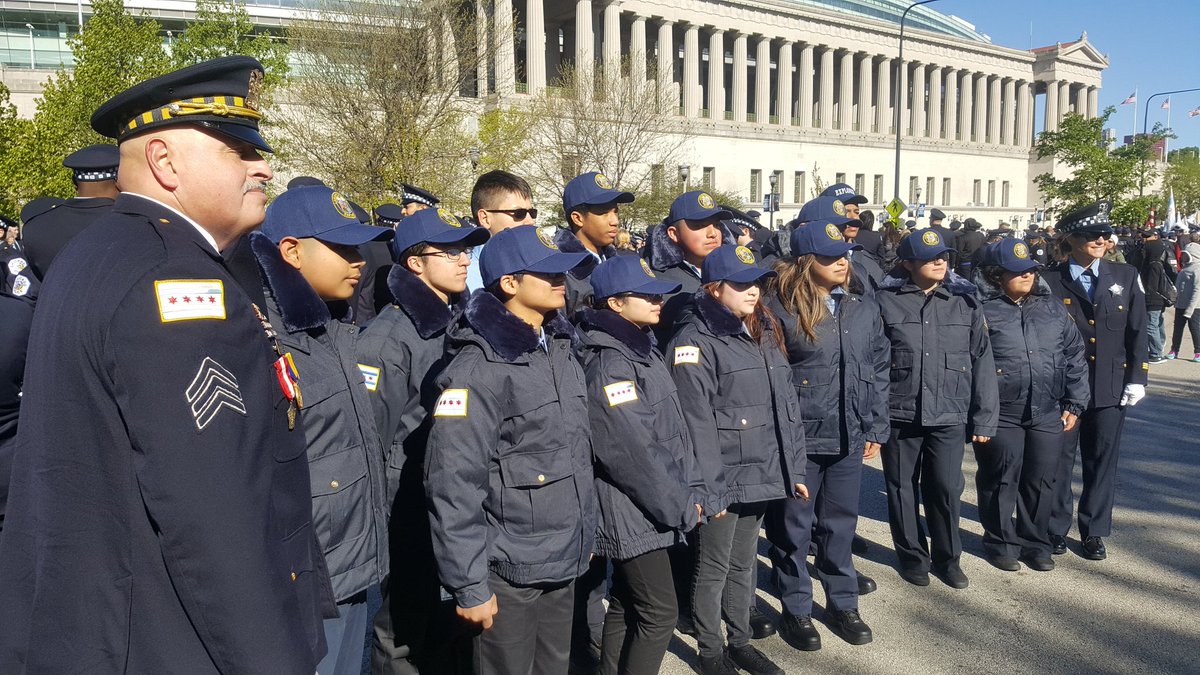 exploreacareer's tweet photo. Chicago Police Law Enforcement Explorers today during the St. Jude Memorial March for fallen officers. https://t.co/cYt3kuesGr