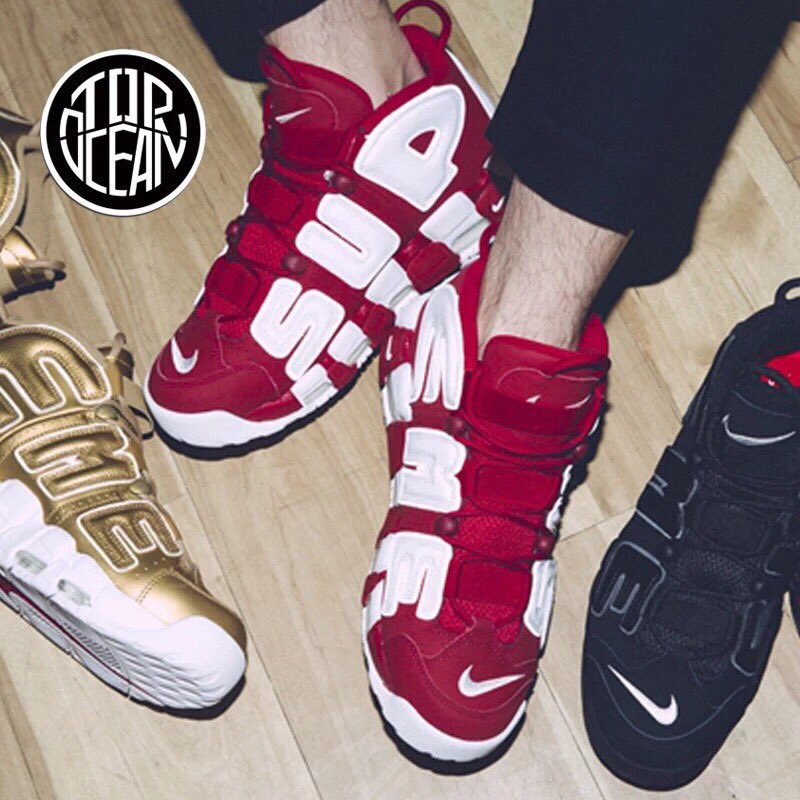 NIKE5556's tweet photo. 先日販売されたsupreme×Nikeコラボのモアテンをプレゼントします！！

先着3名様です！
※色は選べません

1足40000円で購入もできますので、欲しい方、気になる方はDMください！

応募方法はRTしてフォローするだけ😳✨
皆さんよろしくお願いします🙏

#モアテン https://t.co/rxBYxNKcbE
