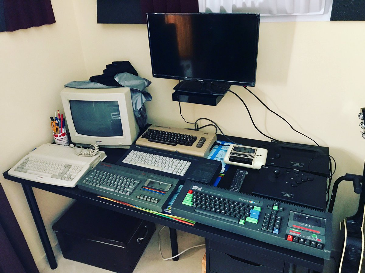Nirvanero81's tweet photo. Mi rincón al pasado... #amstrad #ZXSpectrum #commodore64 #cpc6128 #cpc464 #amstradplus #retrogamer https://t.co/TorN2ukz9g