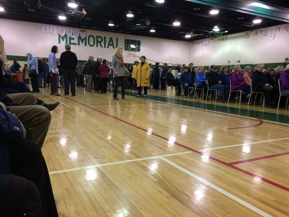 CBPost_Nancy's tweet photo. All chairs and bleachers are full, with many more people milling around before rally. https://t.co/QlRbUmCvUp