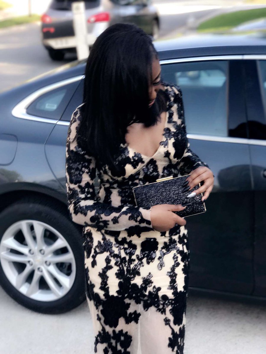 Kanaysialanae's tweet image. #prom2k17 #junioryr 🖤