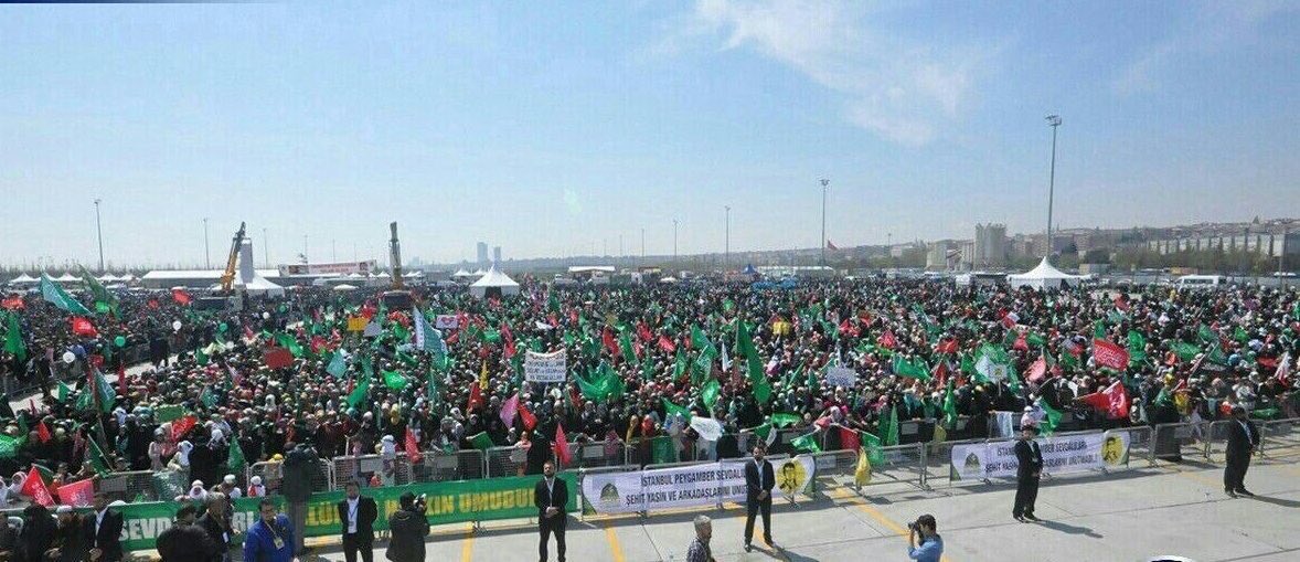 nevzatcicek's tweet photo. İstanbul'da bugün
#YenikapıdaTarihiMevlid https://t.co/f1FV7C67yh