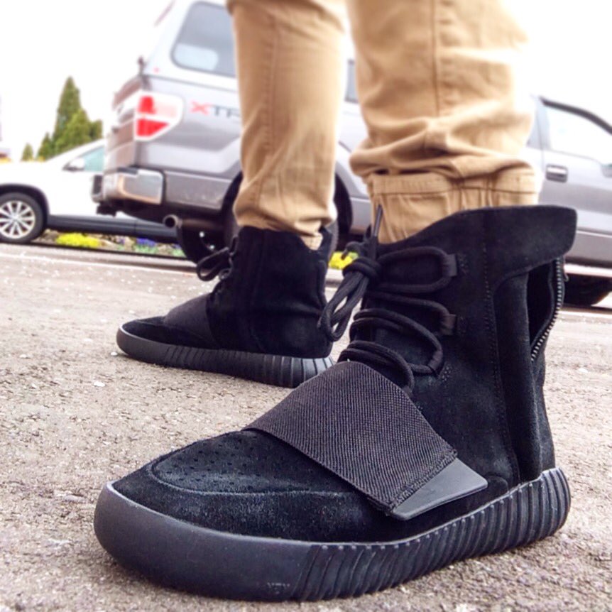 XxxbigpxxX's tweet photo. 750 #wdywt #tripleblack #750boost #yeezy #yeezyboost https://t.co/RZnqb7cmxD