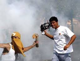 Iron1as's tweet photo. La foto anexa es un montaje propagandístico, pero los reto: ¿Cuándo y en q circunstancias se tomó la del lado derecho de la misma? .@rhm1947 https://t.co/wh73h8psRv