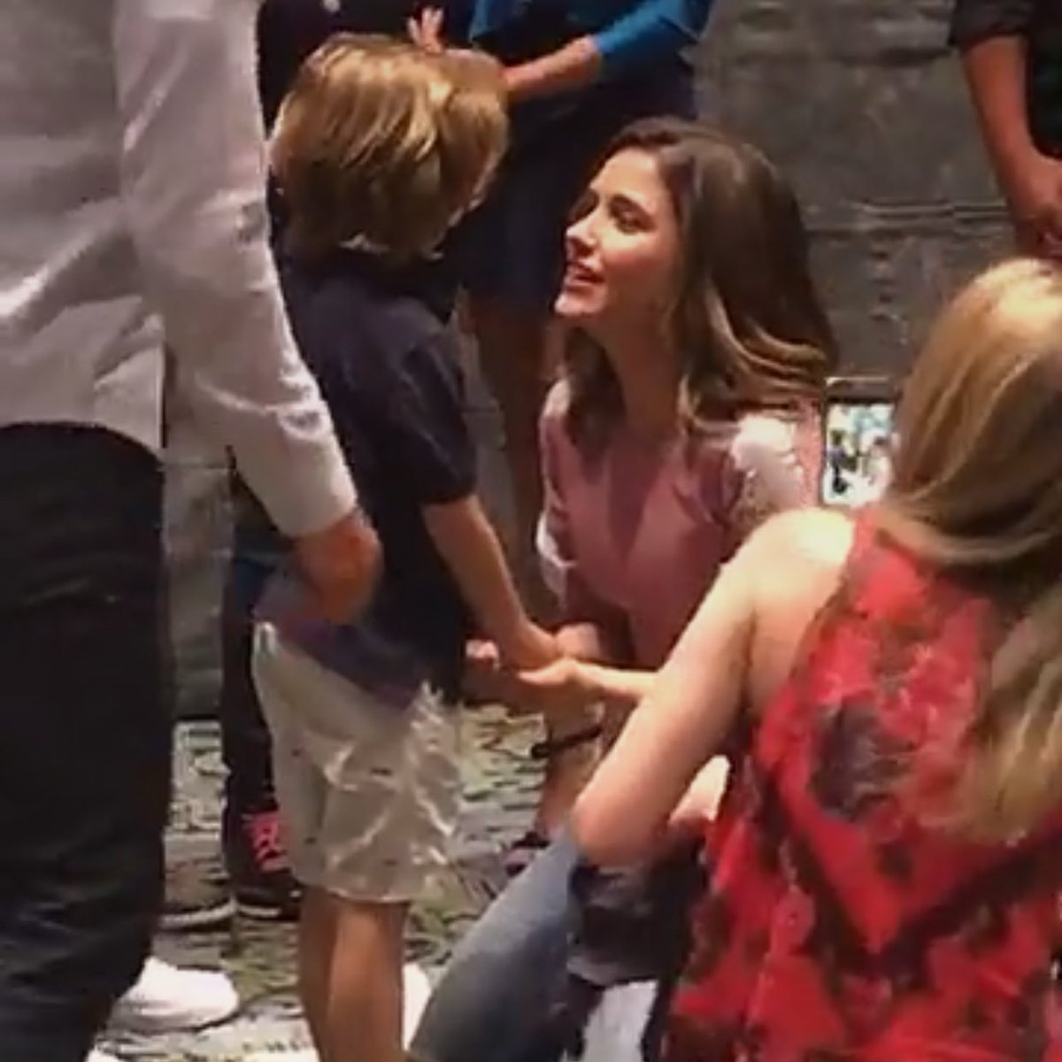 SOPHIA WITH THE KID WHO PLAYED DAVIS I AM BAWLING #RTTH