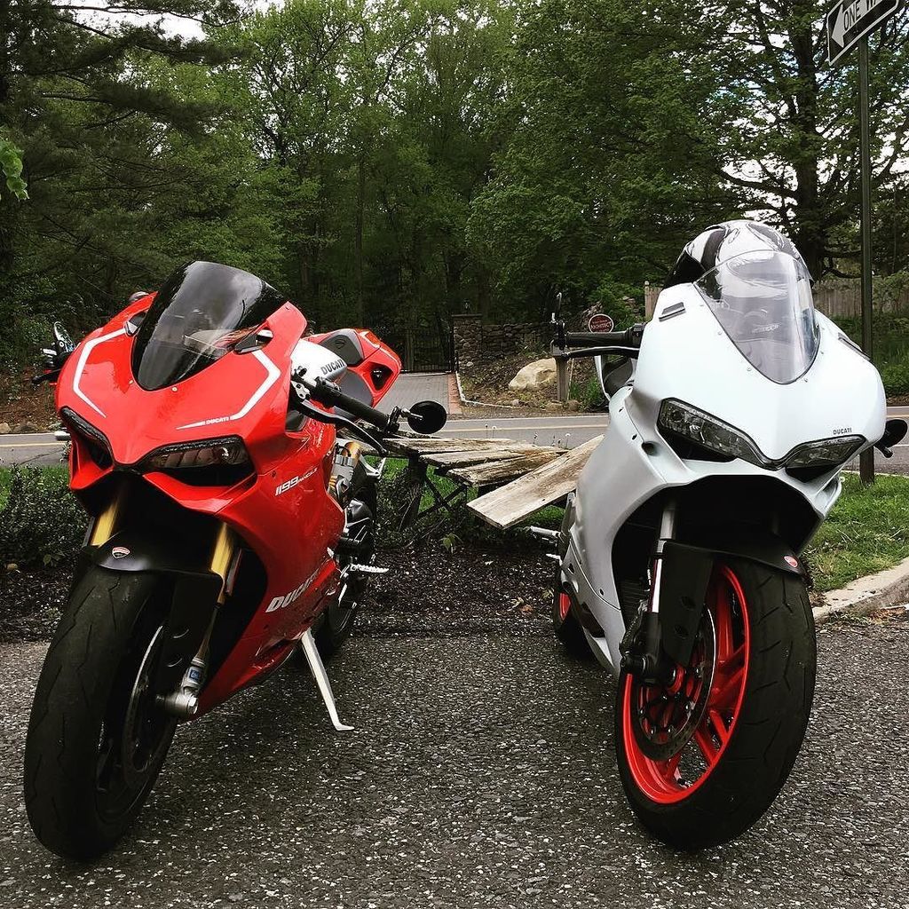 iridelife's tweet photo. 🔥 &amp; ❄️ #Ducati #panigale #1199panigale #959panigale #Sportsbike #sportsbikelife #irideny #bikesandbreakfast https://t.co/yjwafndsRl https://t.co/uCktPrK6Mq