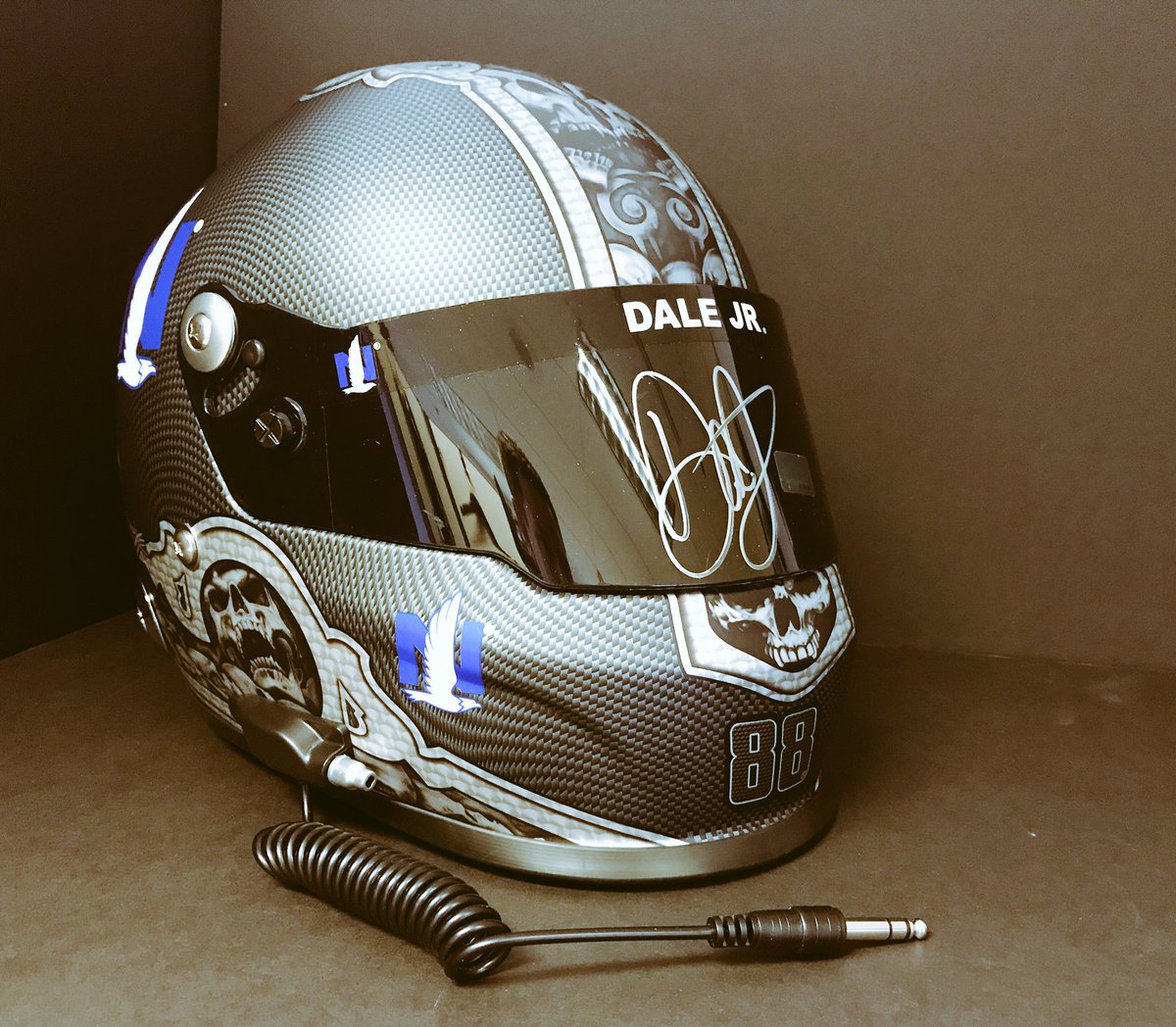 NW_Sports's tweet photo. Retweet by tomorrow at 11:00 AM EST and one fan will have chance to win a @DaleJr signed helmet. #NW88JR #RaceDayGiveaway https://t.co/YMCrKDMVUW
