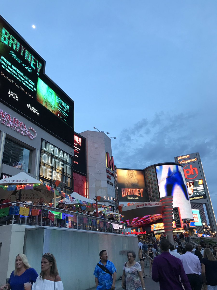 Vegas_Queen's tweet photo. #VegasBaby 😍😍😍 #AllOfTheLights https://t.co/EtogOzra3t