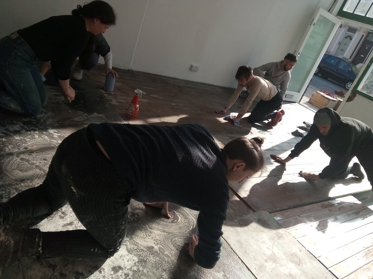 OpenSchoolEast's tweet photo. We are nothing if not all about equality! End of term clean down party with loud music, pizza, paint brushes, blue roll and wipes! #TeamOSE https://t.co/6oZIRintqc