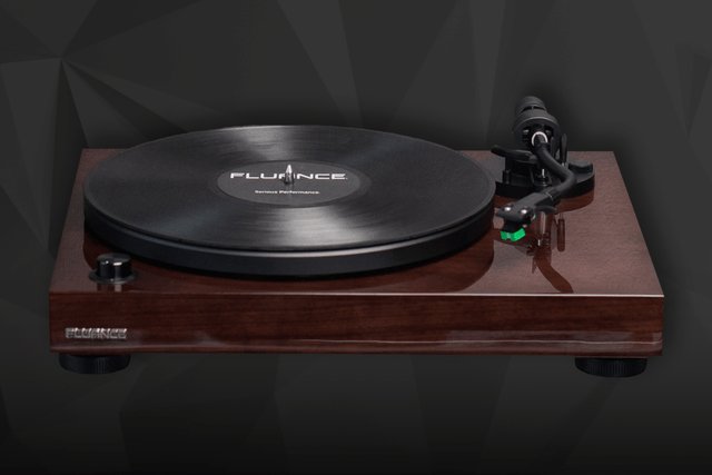 DodoNduw's tweet photo. Vinyl fans, gather 'round! We're giving away a @Fluance RT Turntable, courtesy... https://t.co/vxcexchw7P by #DigitalTrends via @c0nvey https://t.co/iXH3gxZu9P