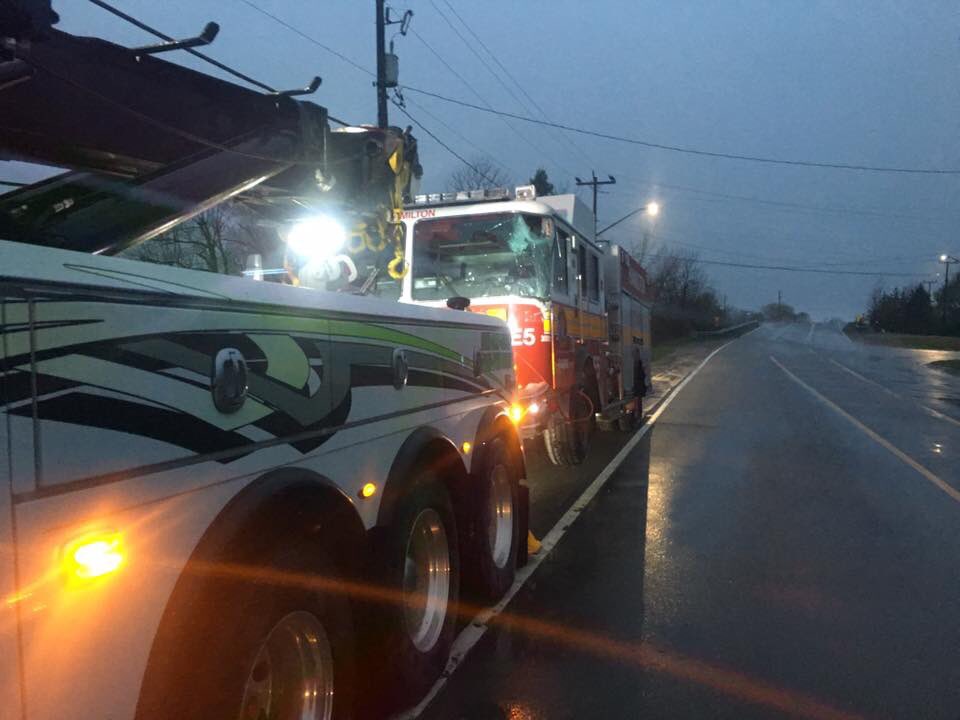 ACollinsPhoto's tweet image. PHOTO: Tow truck operator removes @HamiltonFireDep Engine 5 after it collided with another fire truck at this scene #HamOnt
