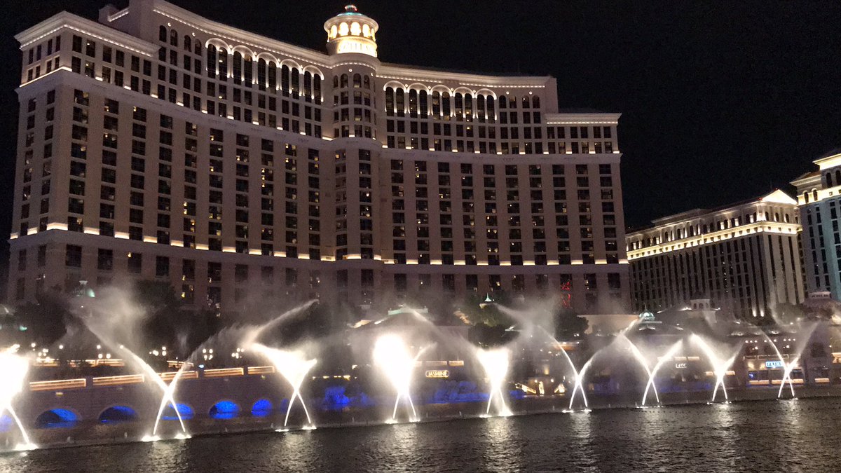 Vegas_Queen's tweet photo. @Bellagio #Fountains get me every time 😍😍😍 #LasVegas #VegasBaby #SinCity #VivaLasVegas https://t.co/QLodEsuypu
