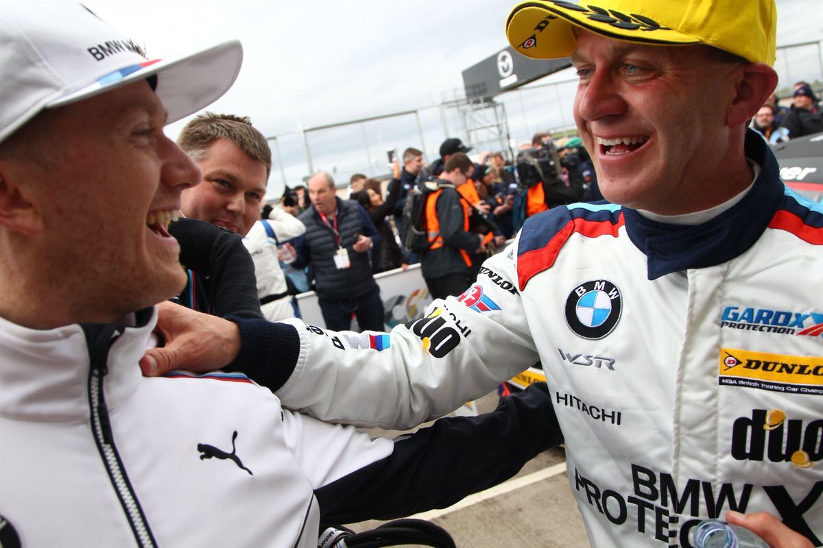 Papa C taking the win, game on <a href="/CollardRob/">Rob Collard</a> 🏆1-1🏆 let's go get the cups! Thanks <a href="/BMWMotorsport/">BMW M Motorsport</a> <a href="/BMWUKMotorsport/">BMW UK Motorsport</a> for the opportunities!! ☝🏼☝🏼