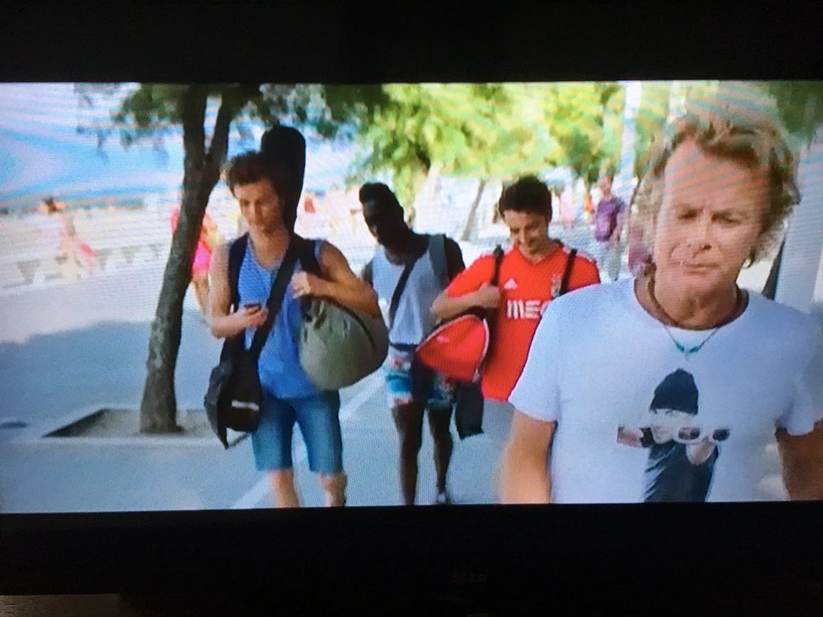 liveuse's tweet photo. J'adooore @Camping3_ Ce conflit générationnel à la fois drôle et touchant! J'm'en lasse pas de ce film! @dubosc_franck https://t.co/yMNa5ygm9P