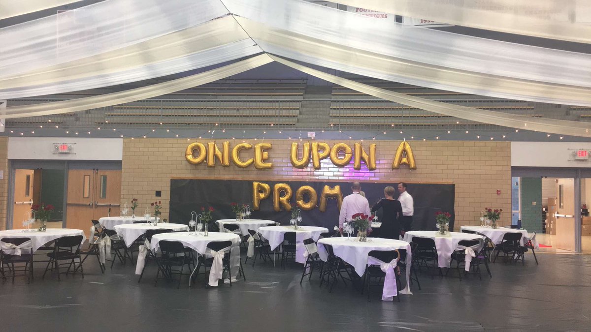 EmiliSabourin's tweet photo. #OnceUponaProm #JayProm2017 @JCHS_Principal @J_BryanJC @JCHS_Learn https://t.co/c0wuUBBE1u