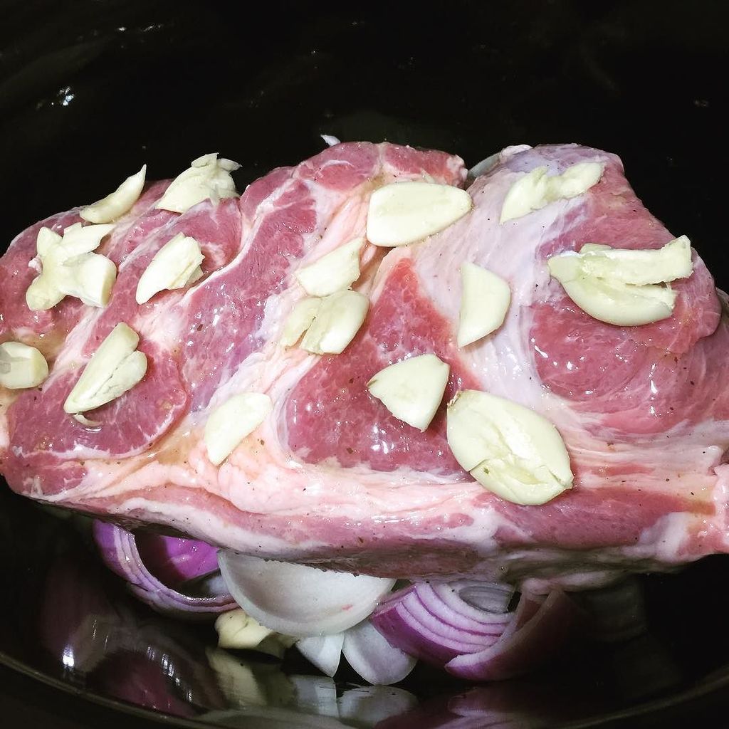 peterocc's tweet photo. Wife putting that slow cooker to work with pork roast #garliclife https://t.co/RBYkCKDss7 https://t.co/1YV4dT46GR