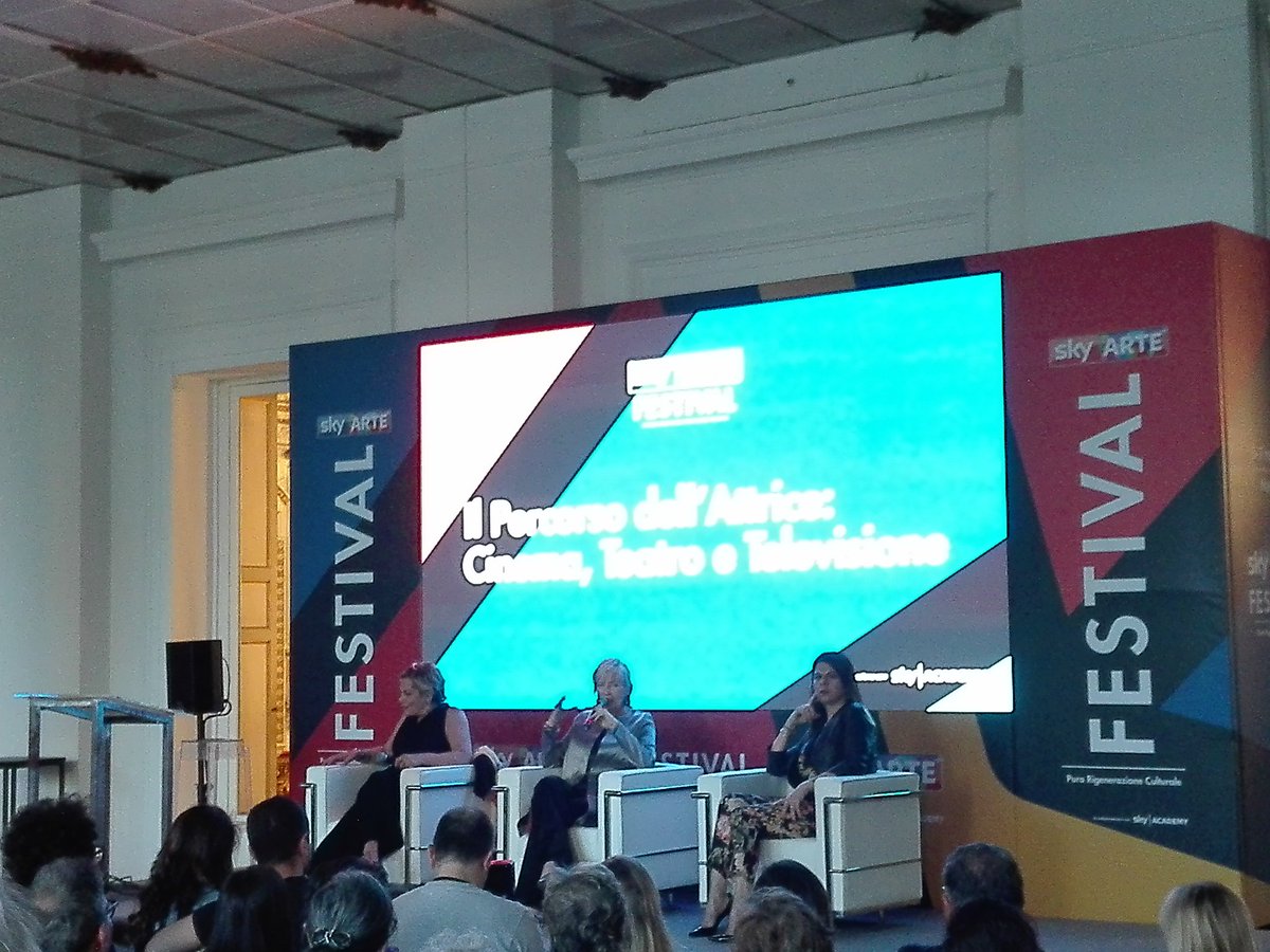 Irene_lbrt's tweet photo. Il ruolo dell'attrice attraverso gli occhi e l'esempio di @GeppiC @cristi_dona qui a #skyartefestival 
#socialreporters #ruralhack https://t.co/MSKLcPPoAt