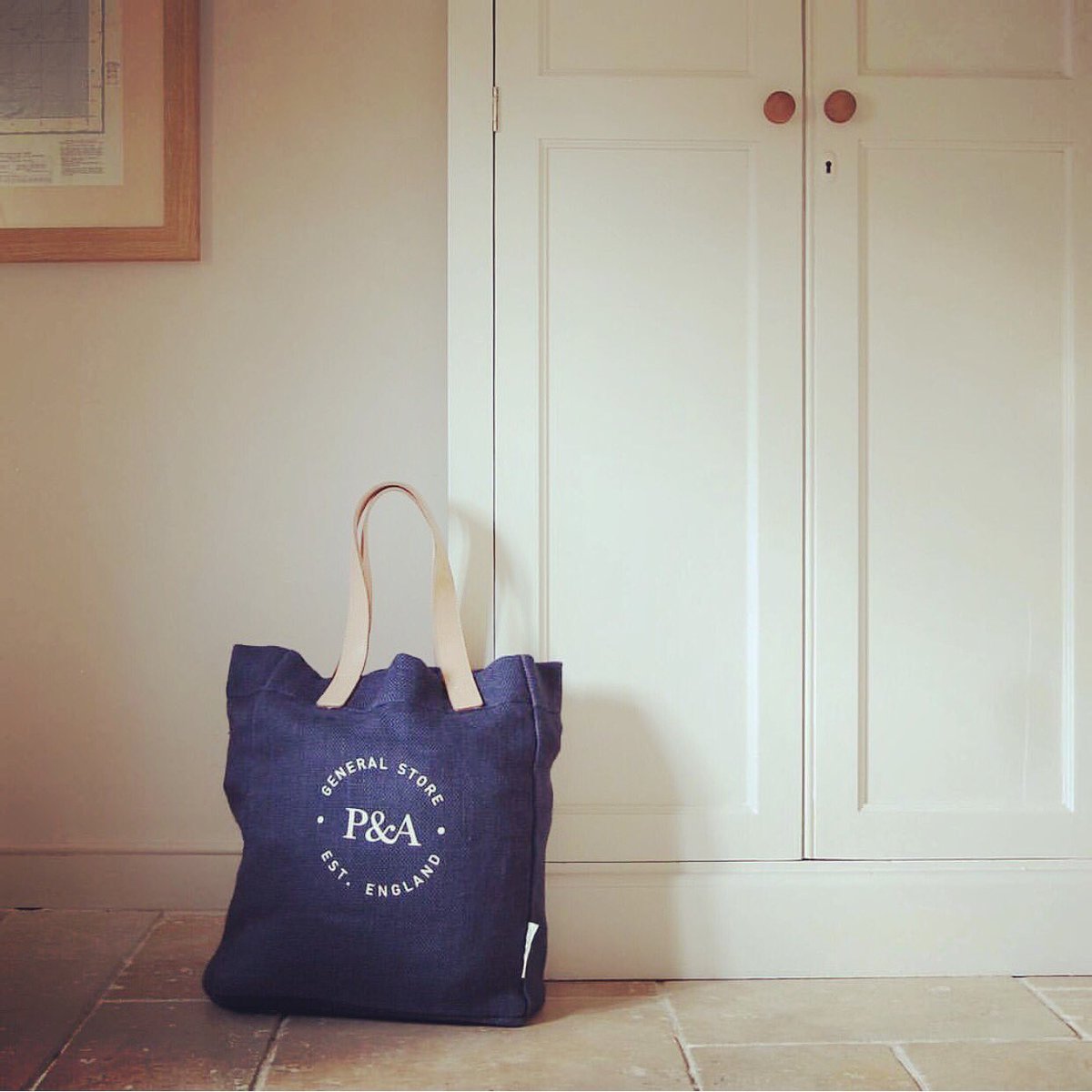 gingerandbear's tweet photo. Navy jute tote. In store!
.
#sniffoutsomethingspecial #gingerandbear https://t.co/OsQFuE6jRD