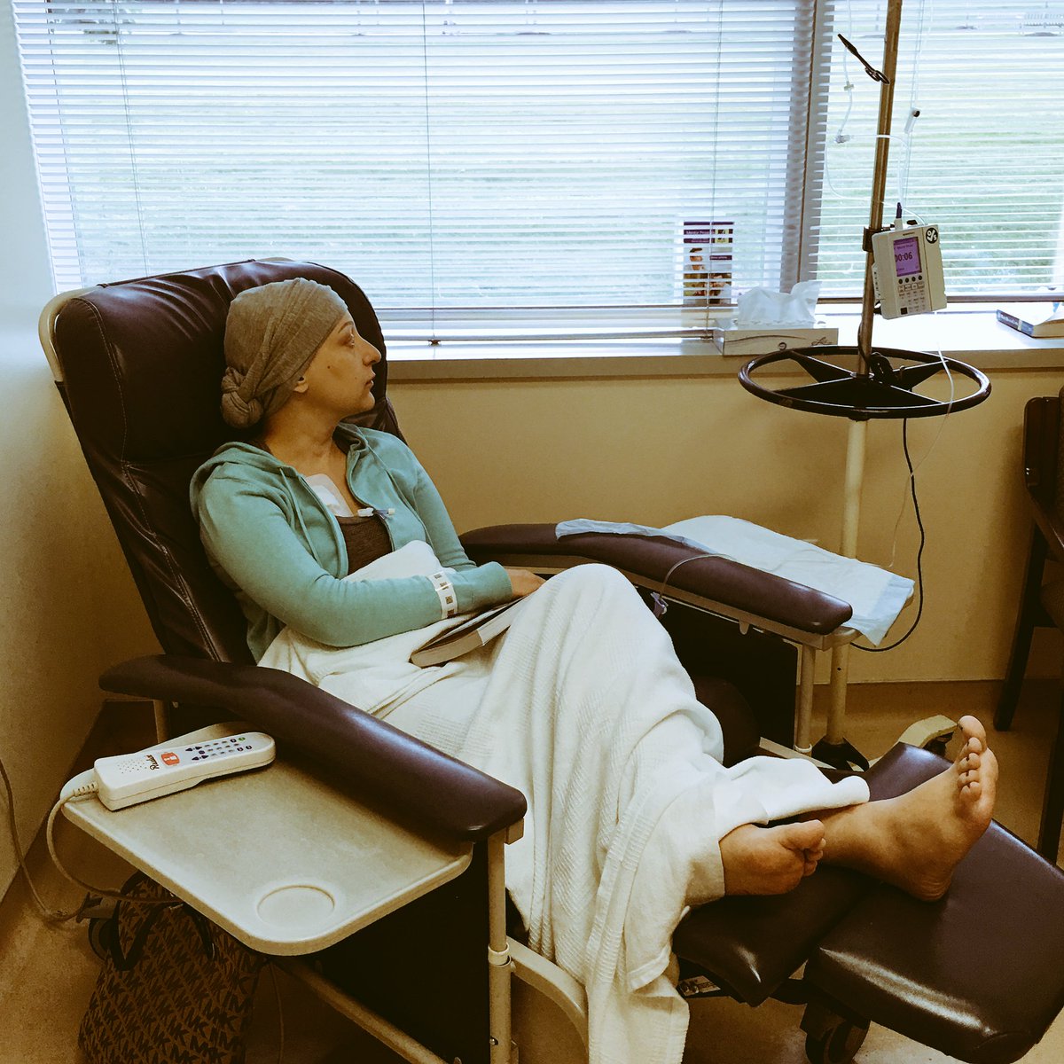 Vera @ LuxuryReading tweet media