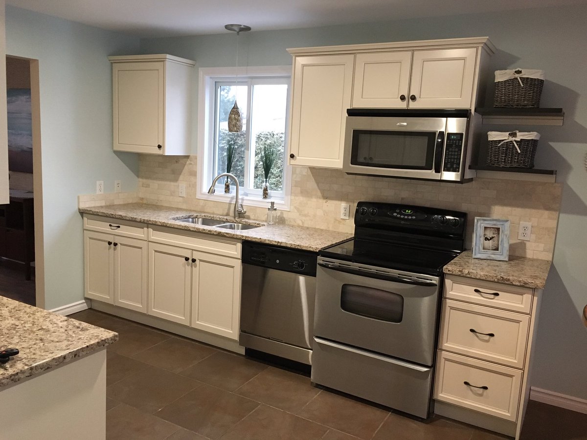 DesignbyAngela2's tweet photo. Kitchen remodel BEFORE/AFTER #cabinets #granite #stonebacksplash #recesslighting #design #ygk https://t.co/SNKiuuvcKI
