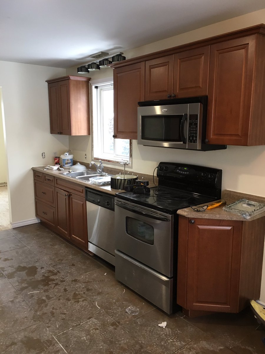 DesignbyAngela2's tweet photo. Kitchen remodel BEFORE/AFTER #cabinets #granite #stonebacksplash #recesslighting #design #ygk https://t.co/SNKiuuvcKI