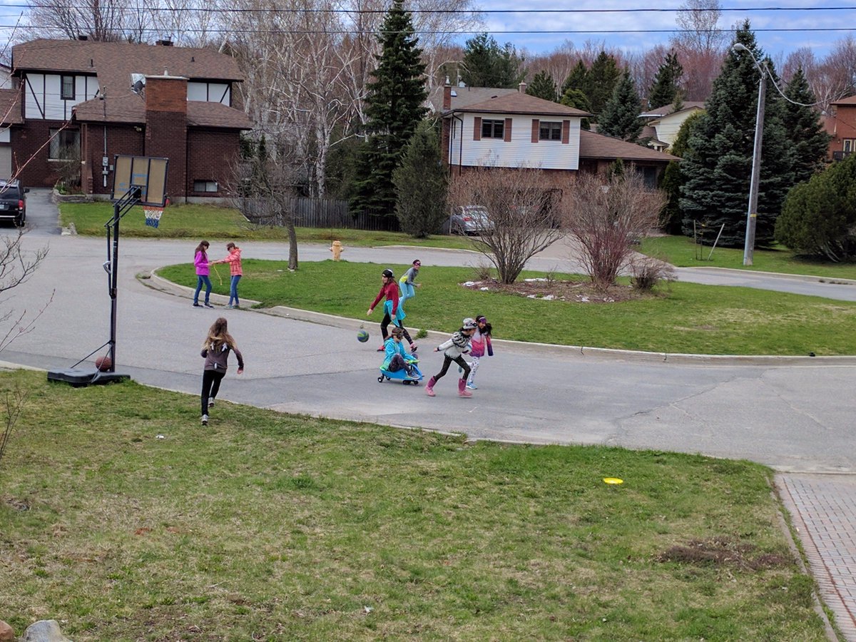LKabaroff's tweet photo. Girls don't like creative, active play when left to their own devices...Riiiiiiigghhhtt...hahahaha #MoveLearn17 #physicalliteracy https://t.co/aMaGS48zmU