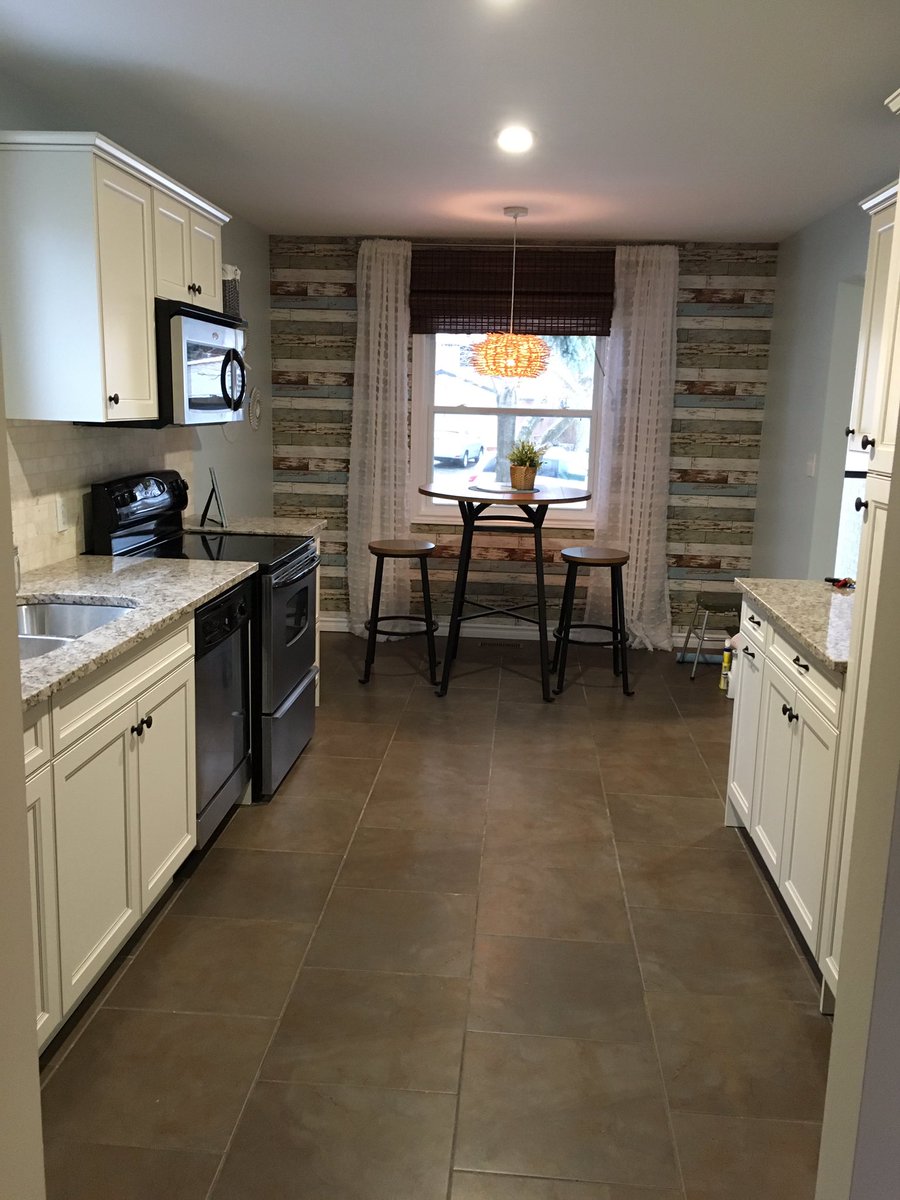 DesignbyAngela2's tweet photo. Kitchen remodel BEFORE/AFTER #cabinets #granite #stonebacksplash #recesslighting #design #ygk https://t.co/BNY9iBsTWs