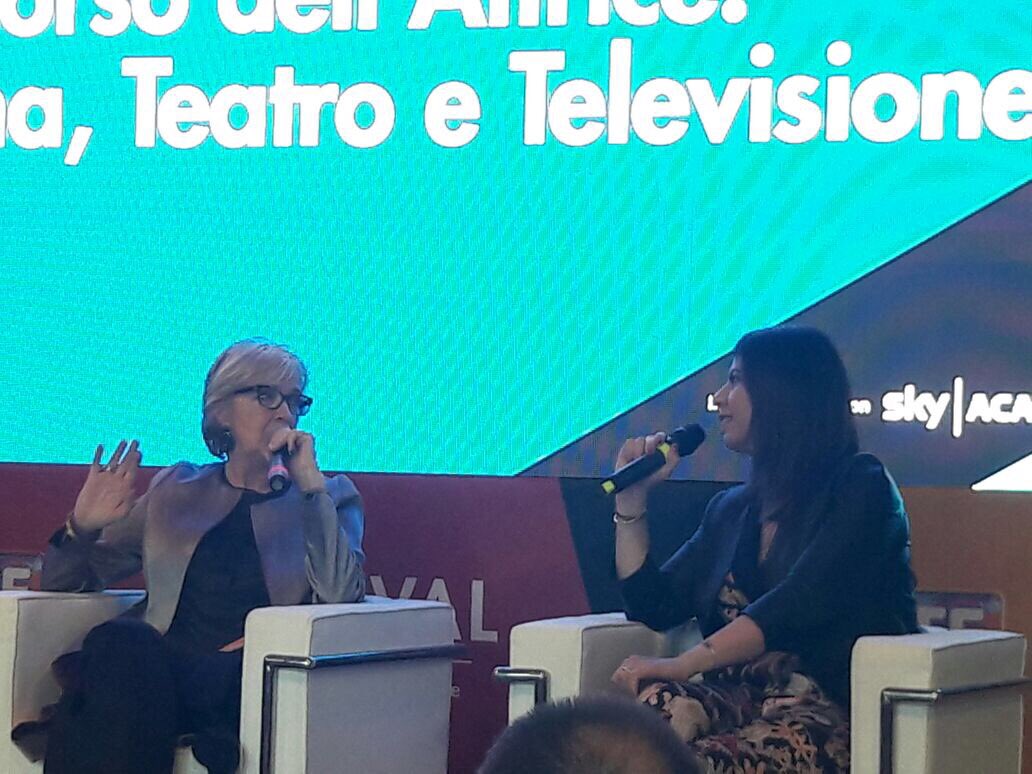 3tredi's tweet photo. A #SkyArteFestival la fantastica @GeppiC
Abbiamo appena scoperto che è cavaliere della Repubblica Italiana 😍 https://t.co/BPLBMMXmXa