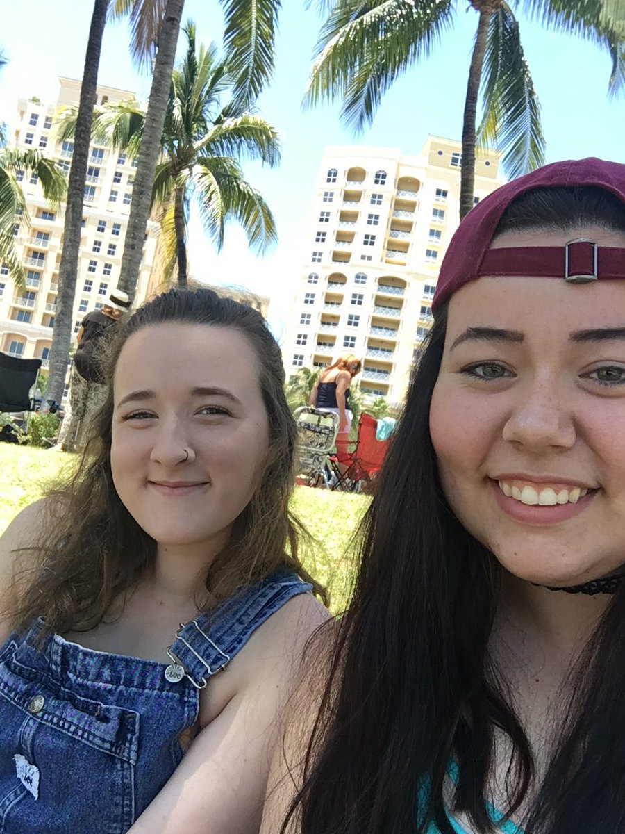 isleofdoubts's tweet photo. @SunFestFL excited and hoping to #JetLucky for @RachelPlatten and @blink182 https://t.co/mkcU4NjPlq