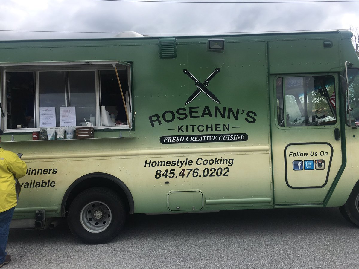 ryansfoundation's tweet photo. Big thanks to Roseann's kitchen & Frites of NY for coming out and supporting during @TPMayDay ! Your food is yummy! #foodtrucks #fritesofny https://t.co/awXHKCkKFj