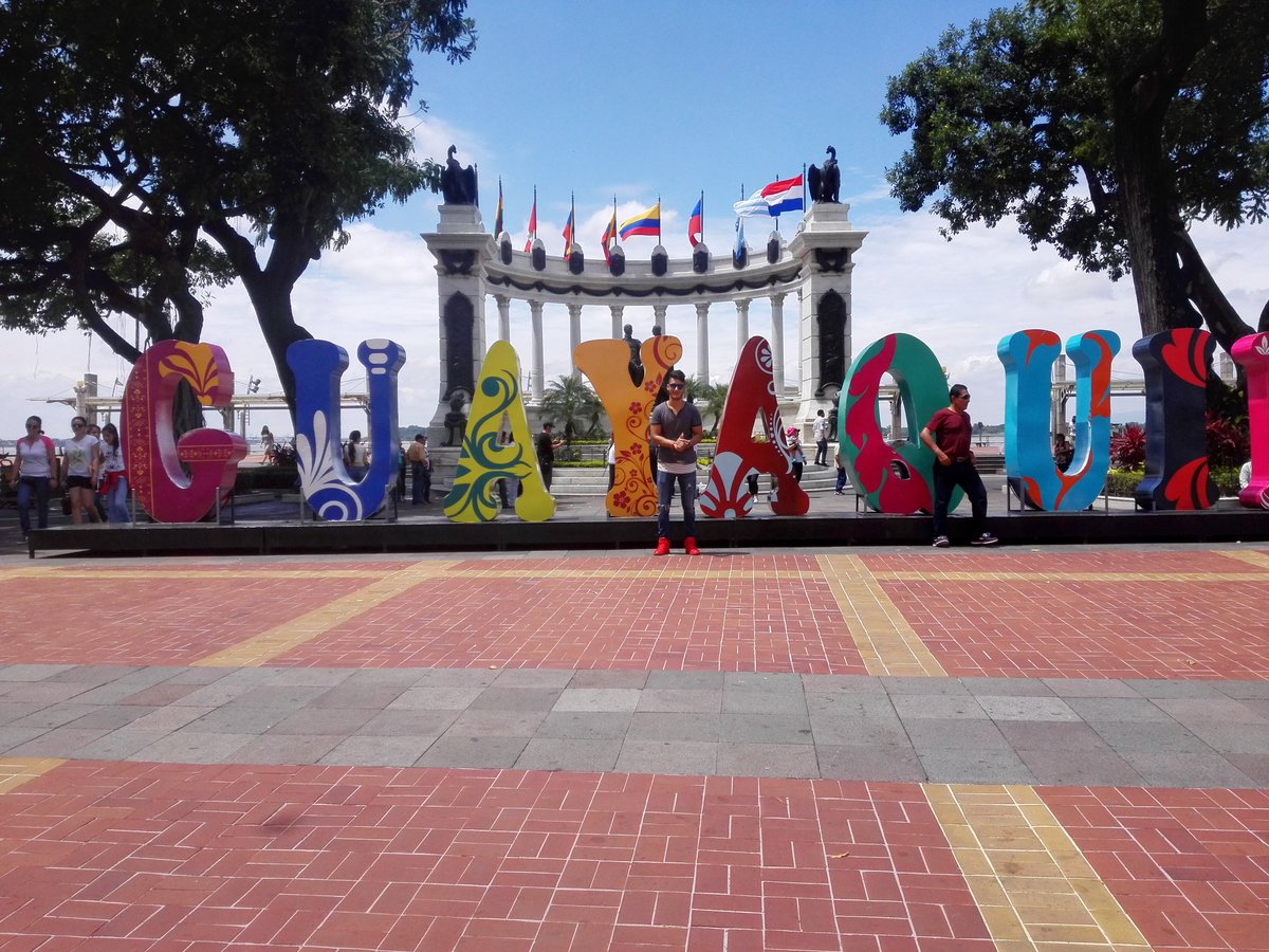DaveBolano's tweet photo. Que bonita que estas Guayaquil! https://t.co/Jy0aGi4K7f