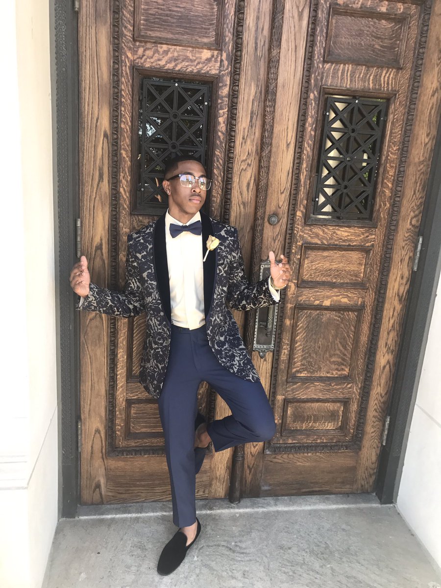 keedrickp's tweet photo. slight pressure for my junior year 💰 .. #2185ReasonsWhy #allHAILtheHILL #PROM2K17 https://t.co/8HAtnO4vhG