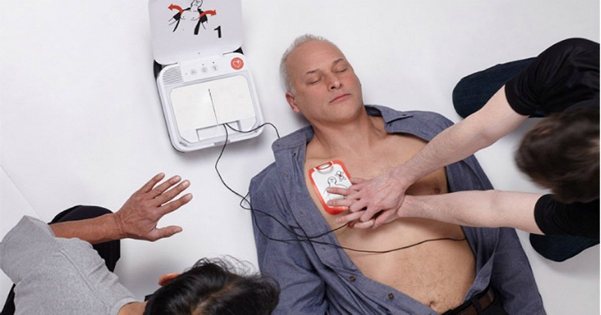 Cemiot's tweet image. #ÚltimasNoticias: "Ya es Obligatorio Tener Desfibriladores Cardiacos en Espacios con Alta Afluencia de Público". Ley 1831 del 2/05/2017.