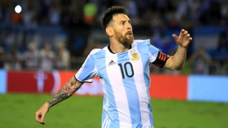 AloriSam's tweet photo. Vidal says FIFA rules aren't the same for Messi https://t.co/n7VS9sgsh8 via @todayng by #NigeriaNewsdesk via @c0nvey https://t.co/TNd7AdBByY