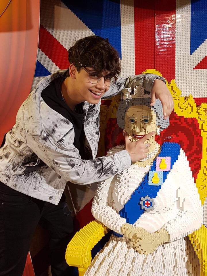 HarrisJMedan's tweet photo. More photos of @HarrisJOfficial and Lion movie star Sunny Pawar spotted out in @HamleysToys yesterday https://t.co/4YoxgzHW5L