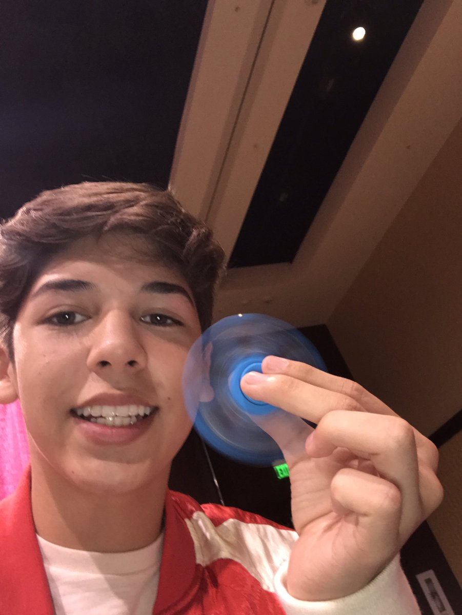 MarioSelman's tweet photo. i love meet and greets https://t.co/3qPz8UTt1c