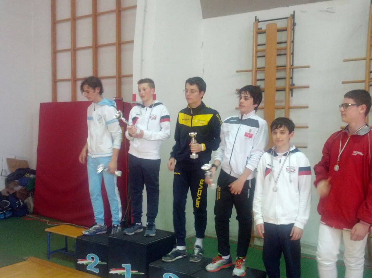 schermacastelfr's tweet photo. #semprepiuinalto! #schermacastelfranco #braviragazzi #fencing #sempreallavoro #fun complimenti a Francesco Zanchin e Alessandro Perugini! 💪🤺 https://t.co/AAqC2h8r00