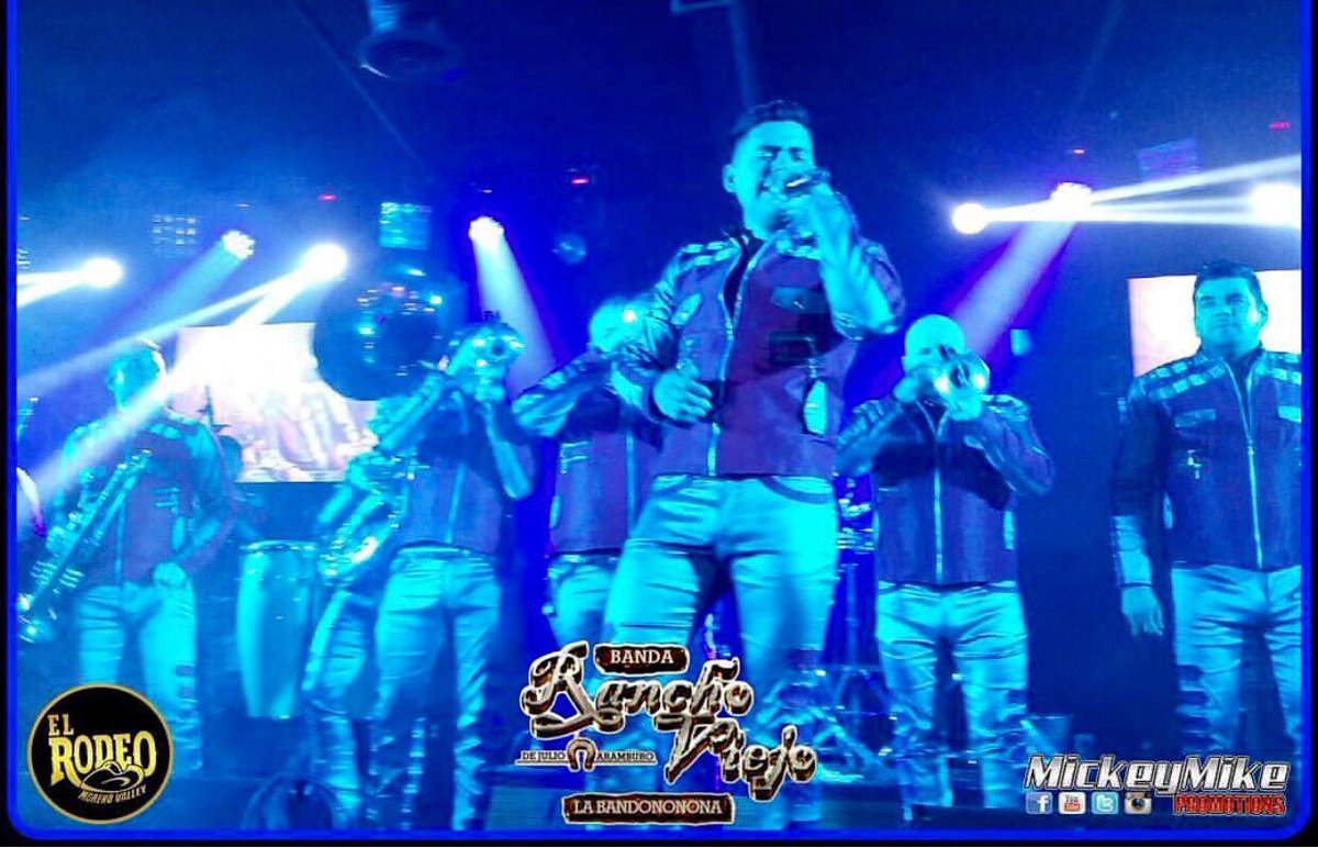 estebanarribams's tweet photo. Quédate con quien te mire como @juliobrv me mira a mi. Creo es mi fan ☺️ o acaso anda esperando que me equivoque #bandononona @B_RanchoViejo https://t.co/G6vO8zMsyt