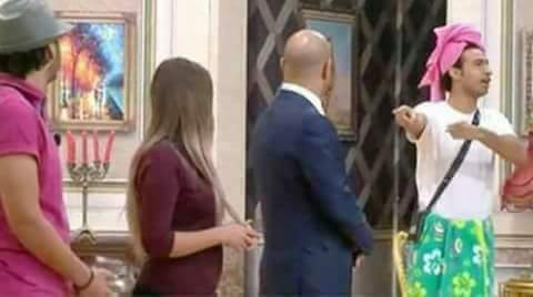 لما الدكتور يدخل اللجنه علشان يطمن على الأسئلة :
أهو يا رب الدكتور إبن الجزمه اللي هيسقطنا والنبي أهو 😂 #التعليم_في_مصر