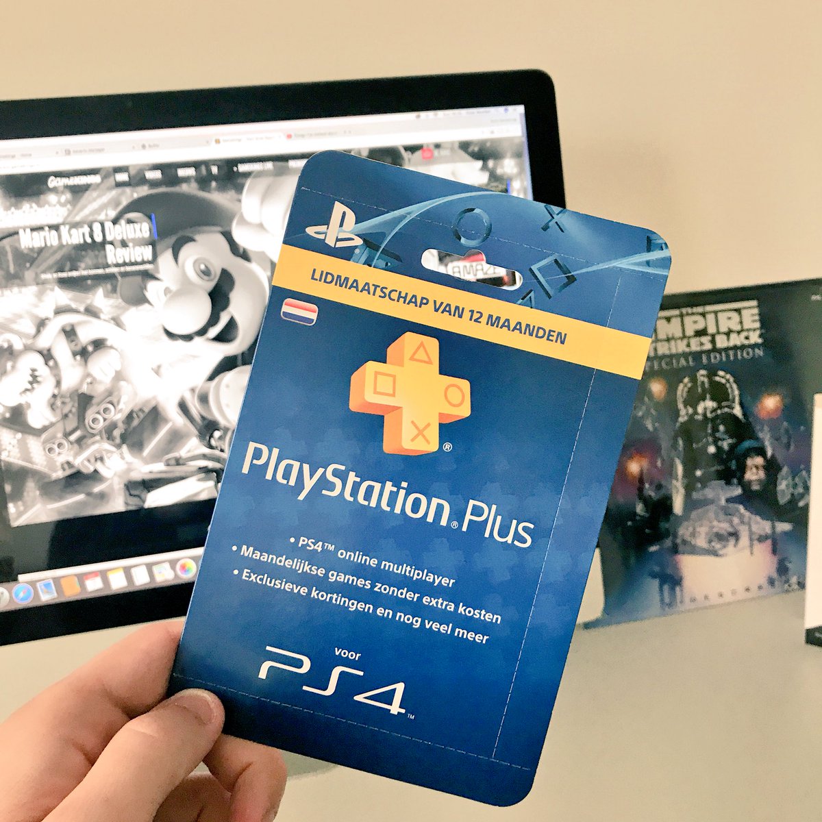Hoi. Ik geef een jaarabonnement PlayStation Plus weg. Winnen? Volg &amp; retweet! 🎉💕